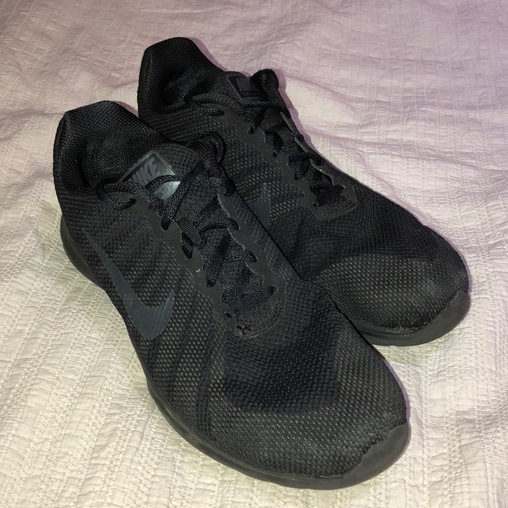 All Black Nike Training IN SEASON TR6